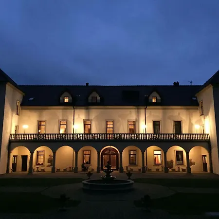 Zamek Kamenny Dvur 4*