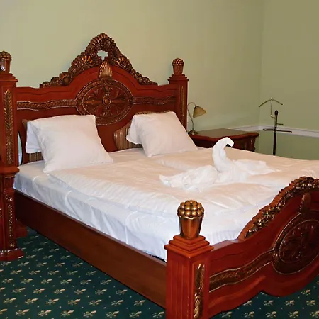 Zamek Kamenny Dvur 4*